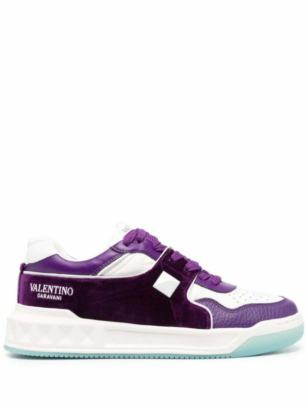 18363922_41024064_1000.jpg Valentino Garavani Roman Stud low-top sneakers