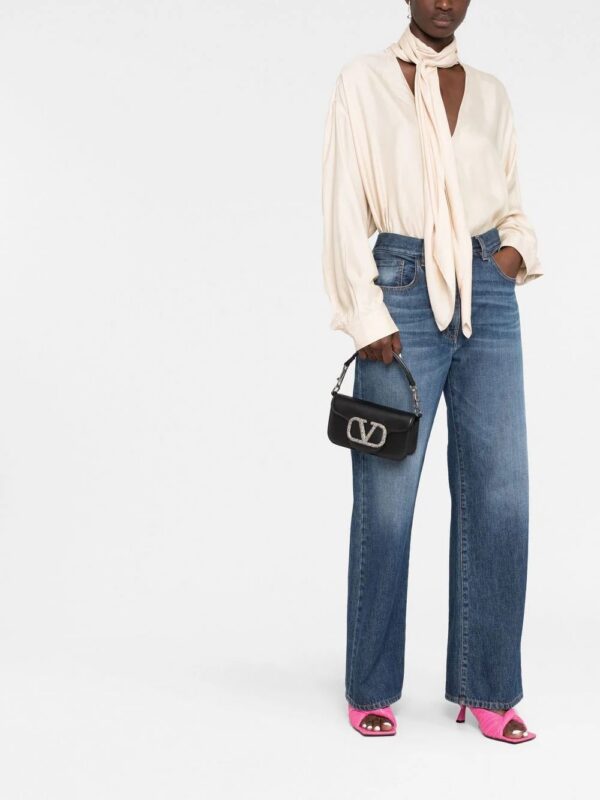 18365303_40546385_1000.jpg Valentino Garavani small Locò shoulder bag
