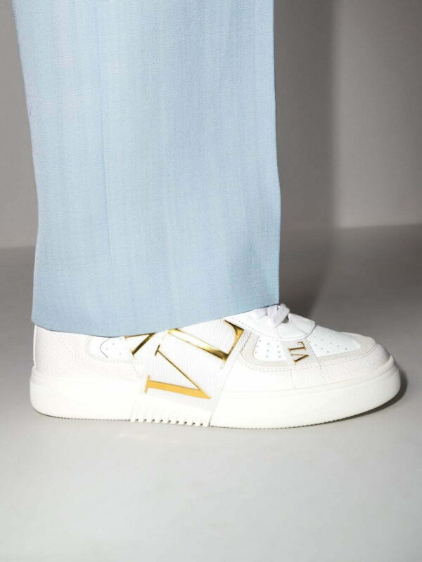 18461149_40568695_1000.jpg Valentino Garavani VL7N low-top sneakers