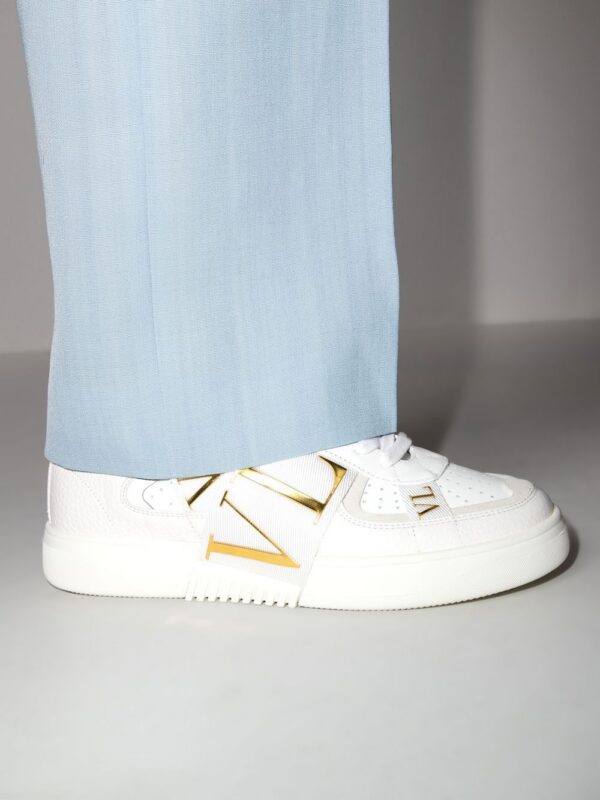 18461149_40568695_1000_7a6a6b0d-8153-4edc-8842-2550ca17cf08.jpg Valentino Garavani VL7N low-top sneakers