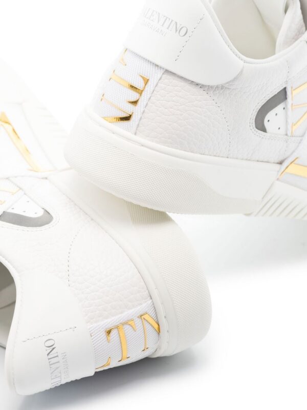 18461149_40569133_1000_d0433830-b5b2-4741-bb8e-caefe9305670.jpg Valentino Garavani VL7N low-top sneakers