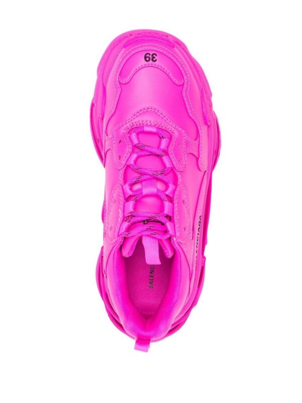 18489675_40274992_1000.jpg Balenciaga Triple S chunky-sole sneakers