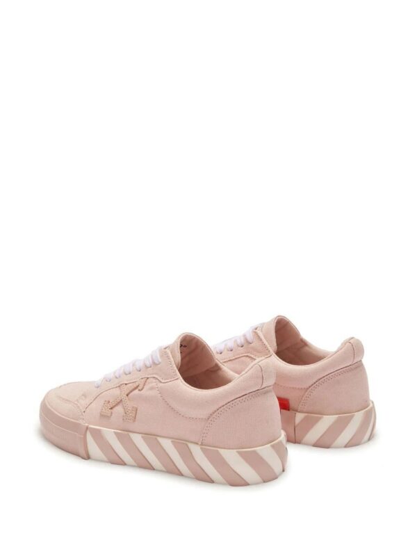 18532325_41355815_1000.jpg Off-white lo-top tag sneakers