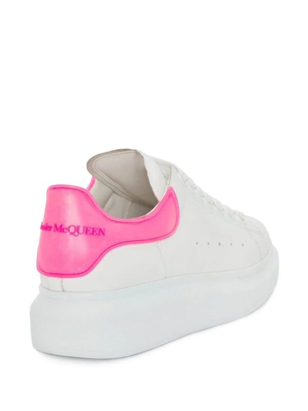 18547307_41105212_1000.jpg Alexander Mcqueen low-top chunky-sole sneakers
