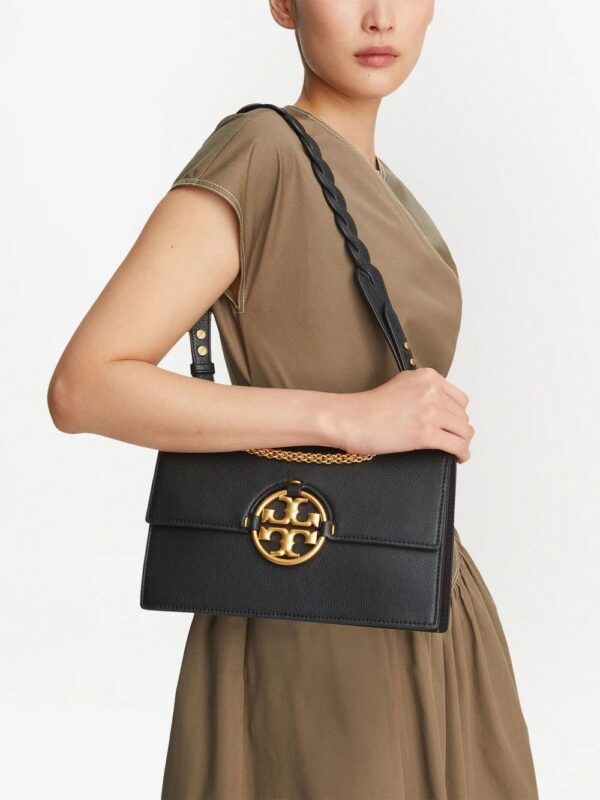 19041542_43580674_1000_9107208f-1b7c-4c58-9f69-fc46e7f5956b.jpg Tory Burch logo plaque shoulder bag