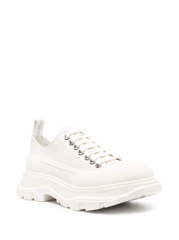 Alexander Mcqueen embossed-logo low-top sneakers