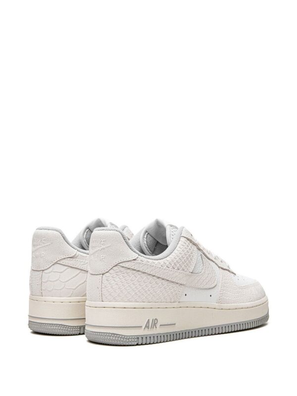 19116543_43187881_1000_59a18203-6ed4-4d6b-814a-2b013e5d2a08-1.jpg Nike Air Force 1 '07 low-top sneakers