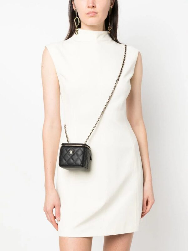 19120658_42048160_1000.jpg CHANEL mini crossbody bag