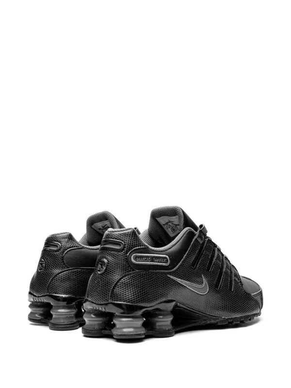 19147197_41857344_1000_78ef249c-e9ab-46ef-8c4f-e789bc6ac69f-1.jpg Nike Shox NZ low-top sneakers