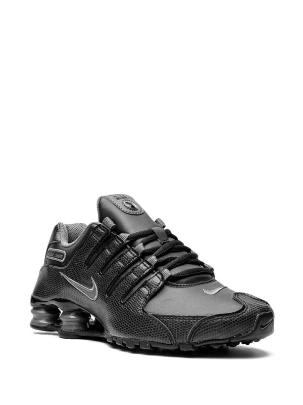 19147197_41857345_1000_f30de361-30df-4033-8fb9-a810bb03b09a-1.jpg Nike Shox NZ low-top sneakers