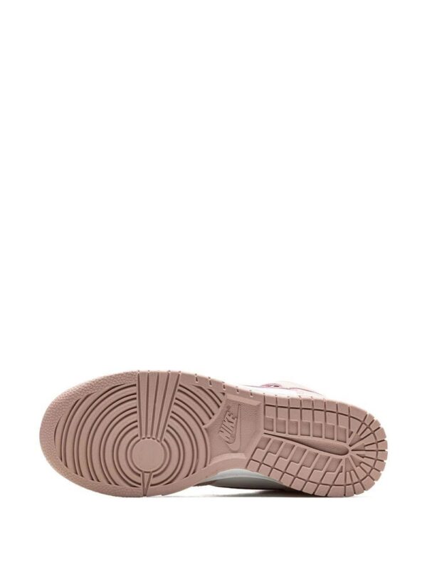 19196208_42072101_1000.jpg Nike Dunk High “Pink Oxford” sneakers