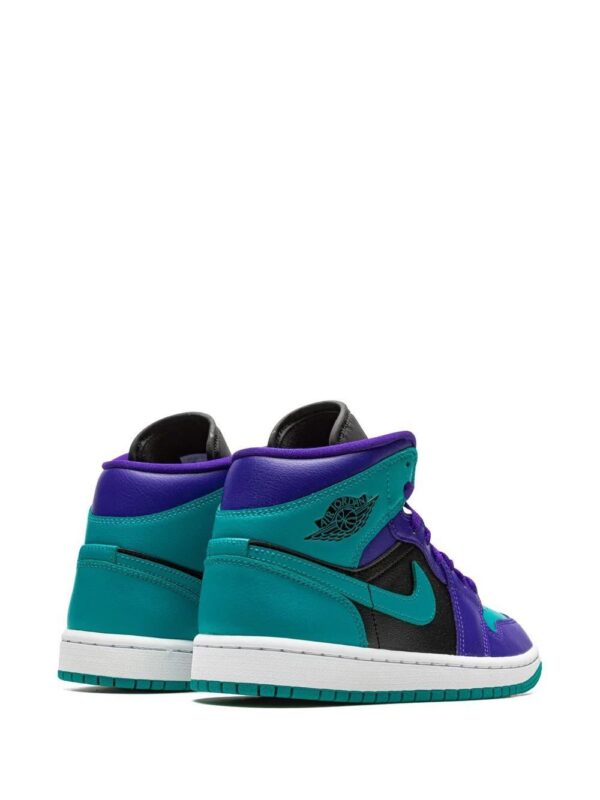 19209439_42099231_1000.jpg Jordan Air Jordan 1 Mid "Grape" sneakers