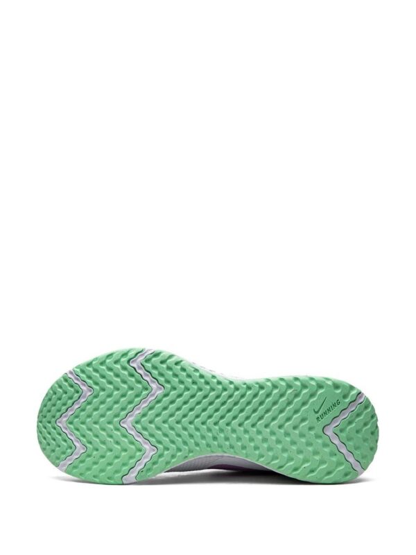 19214774_42649012_1000-1.jpg Nike Revolution 5 low-top sneakers