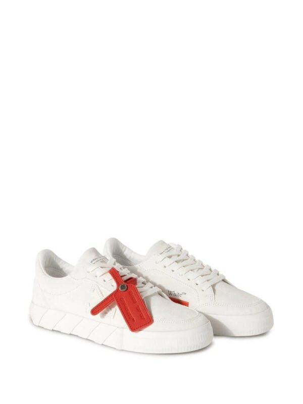 19320943_44104473_1000_7f026e56-4c66-4a25-ac28-b1b294fe40b2.jpg Off-White Low Vulcanized suede sneakers
