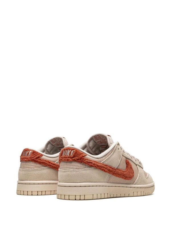 19359796_43188264_1000-1.jpg Nike Dunk Low "Terry Swoosh" sneakers