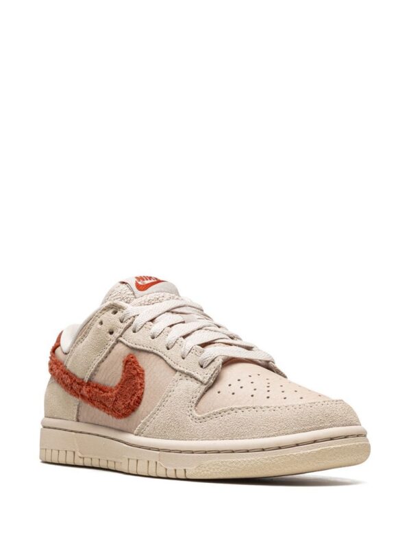 19359796_43188269_1000-1.jpg Nike Dunk Low "Terry Swoosh" sneakers