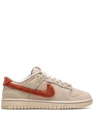 19359796_43188273_1000-1.jpg Nike Dunk Low "Terry Swoosh" sneakers