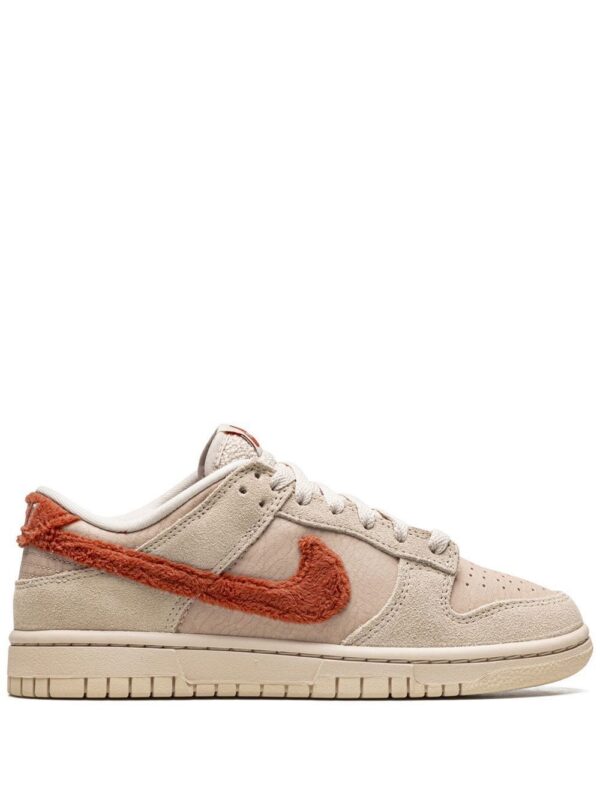 19359796_43188273_1000-1.jpg Nike Dunk Low "Terry Swoosh" sneakers
