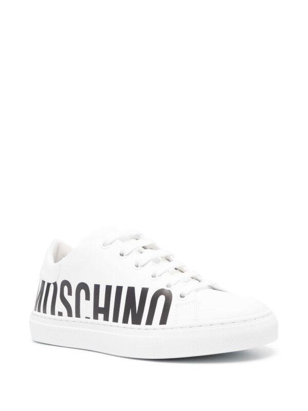 19453653_43365678_1000_4914751e-fdc6-424b-88d0-d40dcf65bd52.jpg Moschino logo-print low-top sneakers