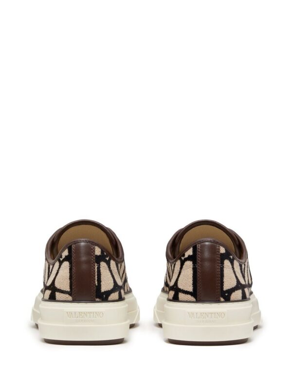 19473971_44296155_1000_4c5851cf-7693-42c4-ab99-4da73023fbd9.jpg Valentino Garavani Toile Iconographe-print low-top sneakers