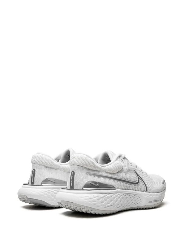 19588752_43662403_1000-1.jpg Nike ZoomX Invincible Run FK sneakers