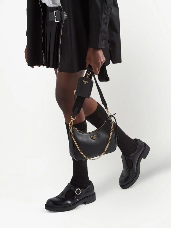 19661974_43933992_1000_9c2065a0-218d-4e30-8bf2-12ac27cf3bbb.jpg Prada Re-Edition 2005 leather shoulder bag
