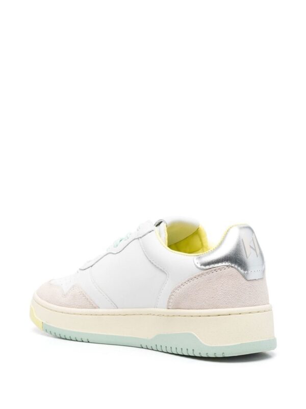 19663778_43973255_1000_3c7867e5-ea94-490b-8da0-ea2508464c73.jpg Karl Lagerfeld embroidered-logo leather sneakers
