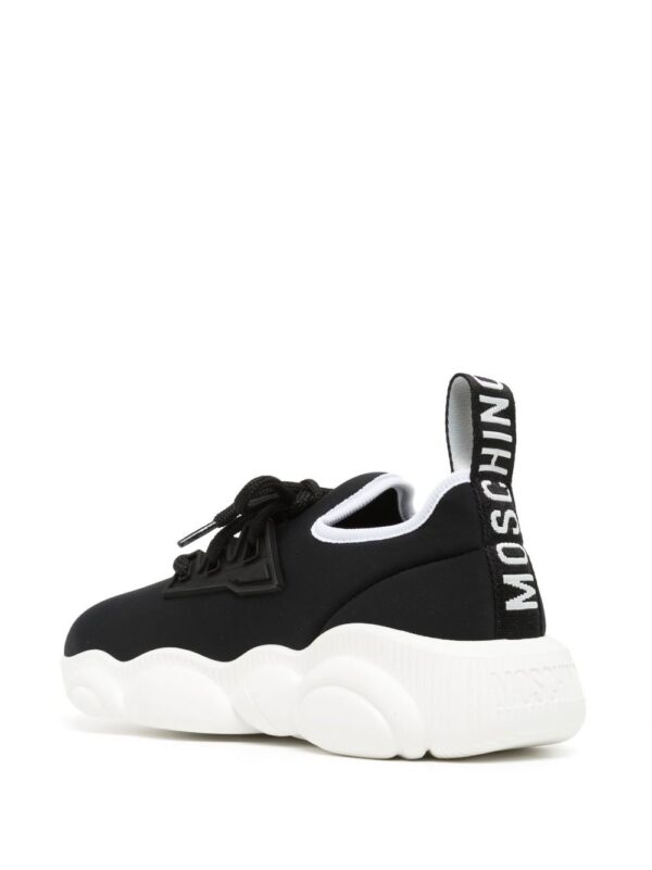 19850517_44621686_1000_d39f8137-8478-4afc-aacd-3c40e4bd9052.jpg Moschino logo-patch low-top sneakers