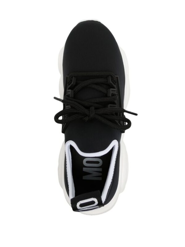 19850517_44621687_1000_506139c3-a4df-4664-bab4-bb66871bf292.jpg Moschino logo-patch low-top sneakers
