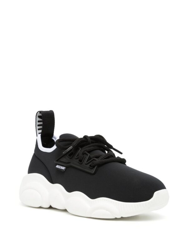 19850517_44623154_1000_72f2ad22-5122-4867-be8c-4d86c829b0df.jpg Moschino logo-patch low-top sneakers