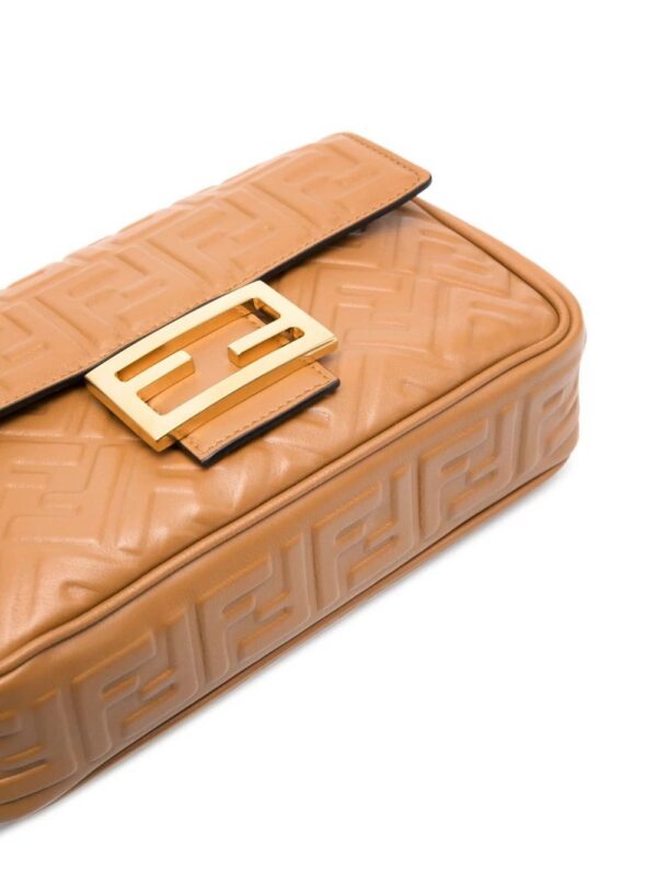 FENDI  medium Baguette Chain shoulder bag