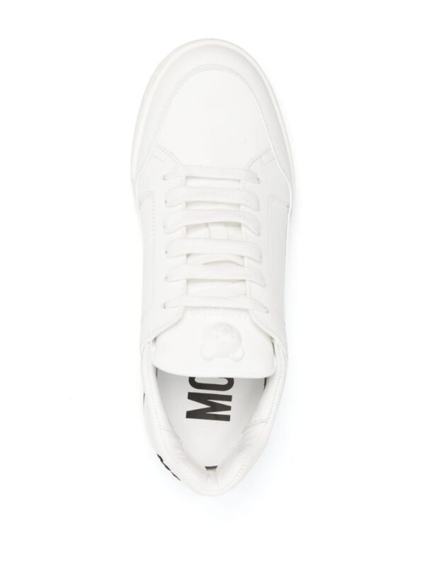 20027179_45034822_1000_b3f23c71-77b6-4db4-9210-ff2294664327.jpg Moschino logo-embroidered low-top sneakers