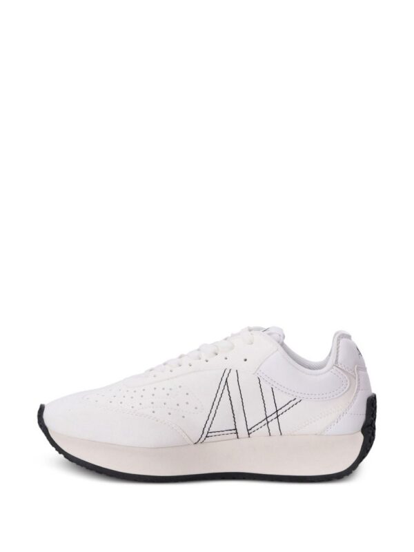 20102149_45254609_1000_97abb032-65bc-43e0-987d-e20ffe3b3f76.jpg Armani Exchange embroidered-logo low-top sneakers