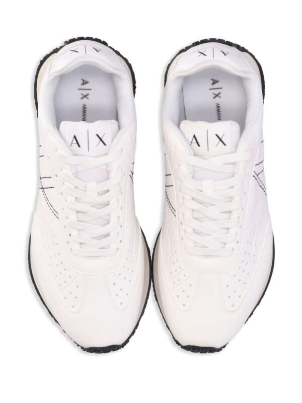 20102149_45254613_1000_b9a4f13a-6c45-4792-b8ca-277b71d61066.jpg Armani Exchange embroidered-logo low-top sneakers