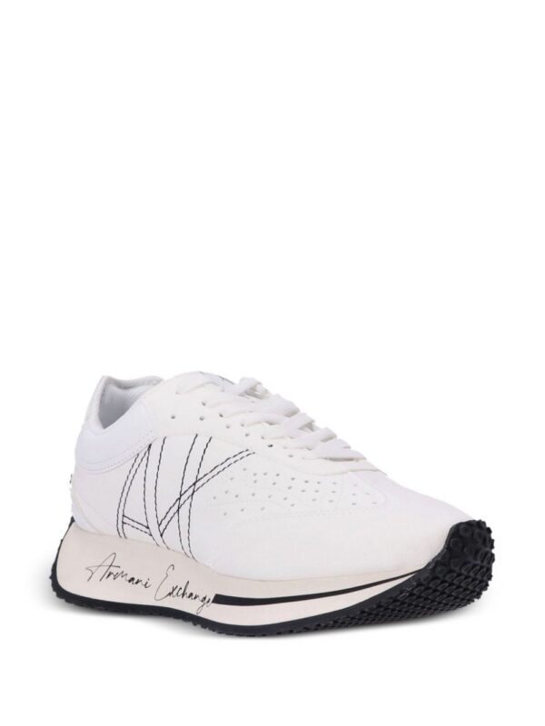 20102149_45254640_1000_8481015f-f64a-44c1-bf57-87a4db05dead.jpg Armani Exchange embroidered-logo low-top sneakers