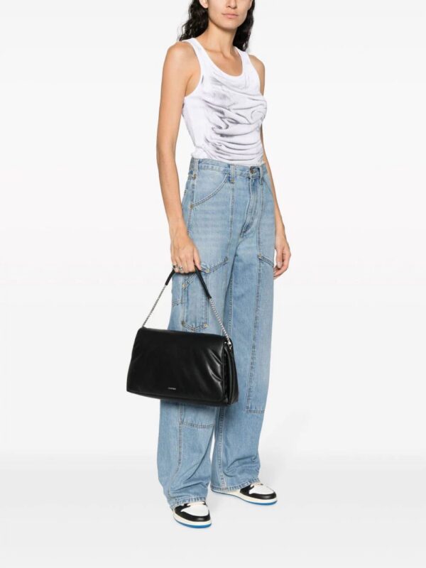 20260424_51498965_1000.jpg Calvin Klein chain-link puffer shoulder bag
