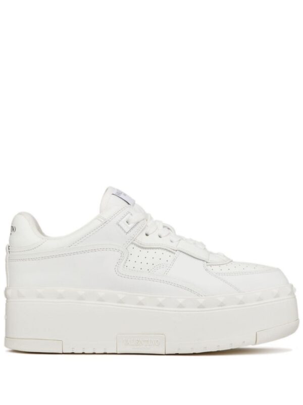 21676649_51825256_1000_4fab4a80-636b-40cf-98bd-c34f90460370.jpg Valentino Garavani Freedots XL leather sneakers