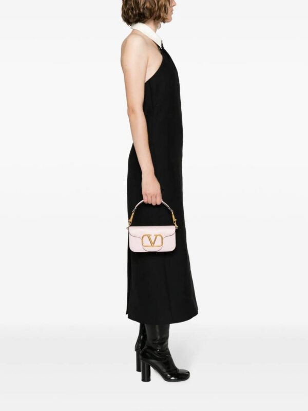 21717216_51641418_1000.jpg Valentino Garavani small Locò leather shoulder bag