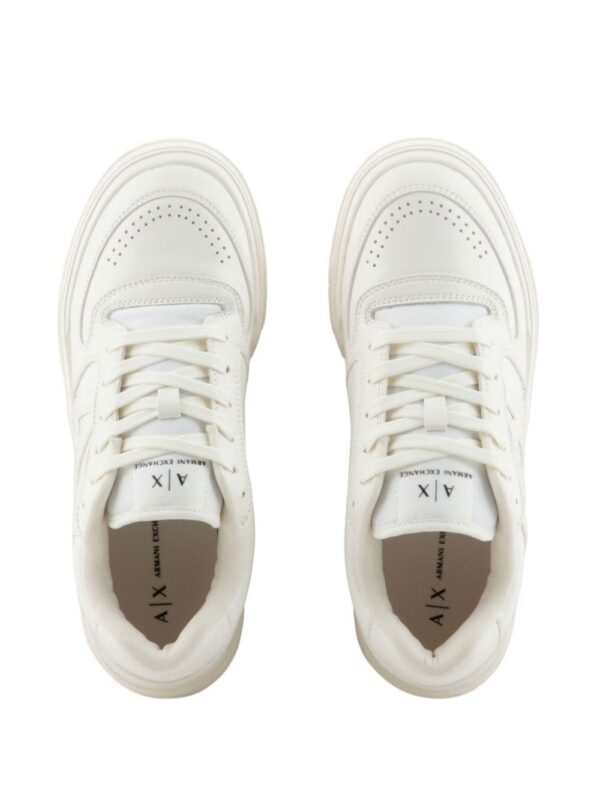 22407312_52637369_1000.jpg Armani Exchange logo-embossed low-top sneakers