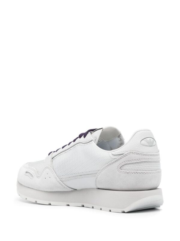 22959827_53269905_1000_c713b69c-2a3c-4b5a-a25d-fcb9641ea9f1.jpg Emporio Armani logo-appliqué sneakers