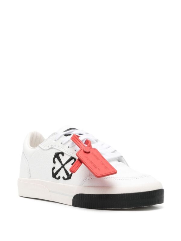 23346699_54254340_1000_6c38616e-5f1f-44ea-a2d2-f57084b79d62.jpg Off-White New Low Vulcanized leather sneakers