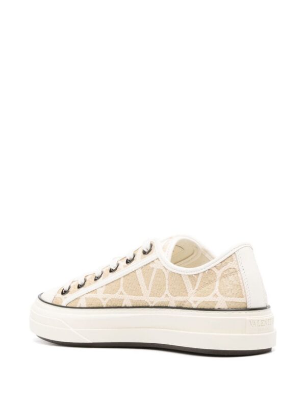 23451990_53538058_1000_e9edcda2-7f42-4de3-83e2-3ef693b33574.jpg Valentino Garavani Toile Iconographe raffia sneakers