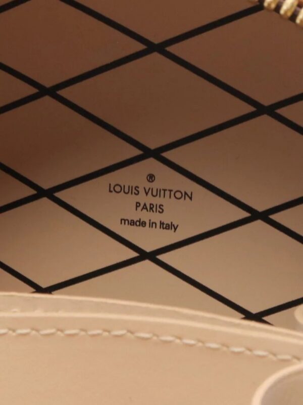 23765422_53683880_1000.jpg Louis Vuitton Boite Chapeau cross body bag