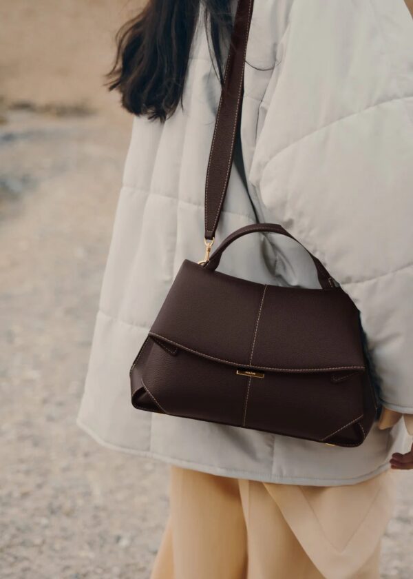 29_Daily_Bag_Eben-47902000x2800px_e92e1ad0-c79e-47b9-9e83-e4ec0ed1e9c7.jpg Polène Numéro Mokki Edition Textured Ebony