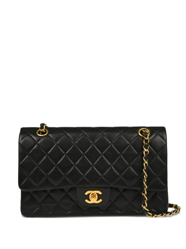 CHANEL medium Classic shoulder bag