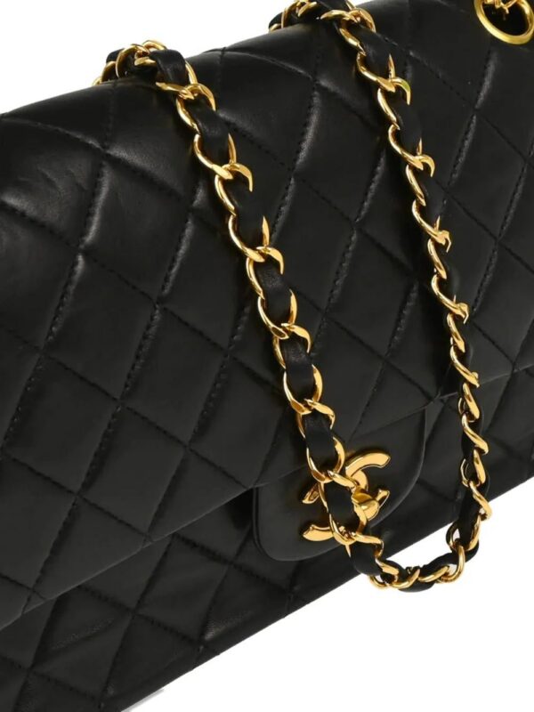 CHANEL medium Classic shoulder bag