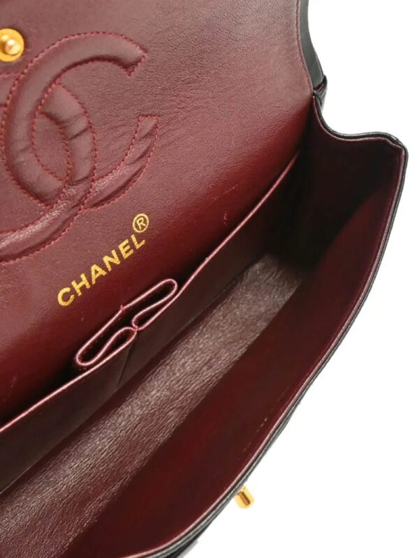 CHANEL medium Classic shoulder bag