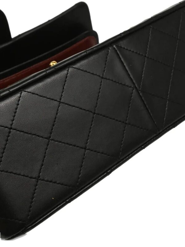 CHANEL medium Classic shoulder bag