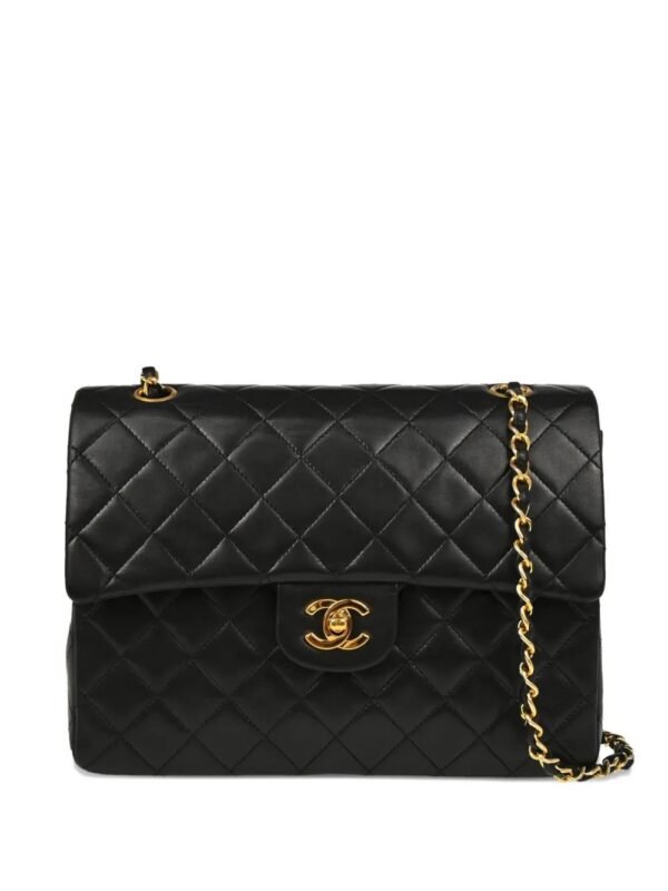 CHANEL medium Classic shoulder bag