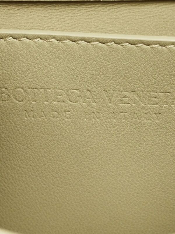 31328896_60886804_1000.jpg Bottega Veneta mini Desiree crossbody bag